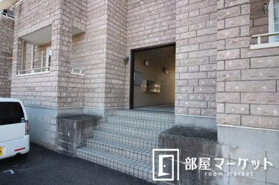 【エントランス】 | グリーンゲイブルズ