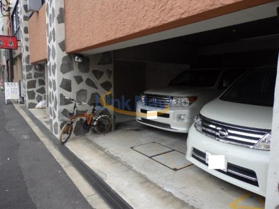 【駐車場】 | ベルデフラッツ阿波座 | 施主は三葉地所、施工会社は大豊建設で、最寄駅阿波座から2分のところにあります。総戸数は29戸と中型のマンションです。