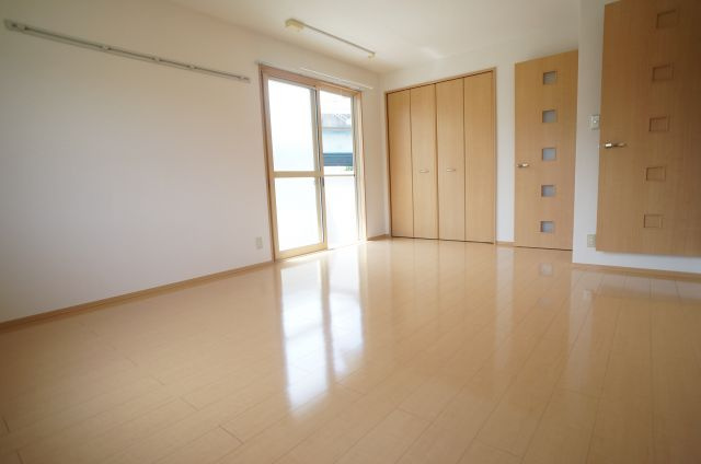 フィエルテ宝塚の居間・リビング