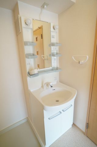 フィエルテ宝塚の独立洗面台