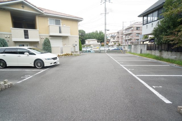 フィエルテ宝塚の駐車場