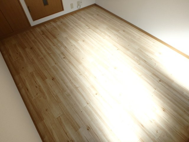 ロンモンターニュ小阪の洋室