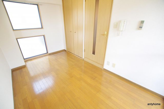 エステムコート梅田北　仲介手数料無料の居間・リビング