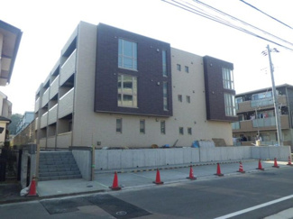 【外観】 | 東横線「綱島」駅・「大倉山」駅より徒歩圏内♪エレベーター付きの3階建てマンションです♪2駅利用可能で通勤通学・お買物にも便利な立地です☆