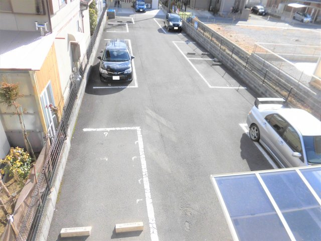 一光林町コーポ第二の駐車場