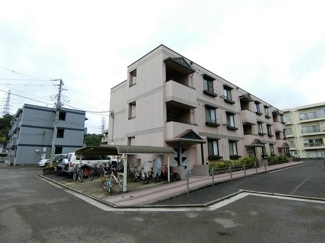 【外観】 | 東急東横線「綱島」・「大倉山」駅より徒歩圏内の3階建てマンションです！2駅利用可能で通勤・通学にも便利な立地！