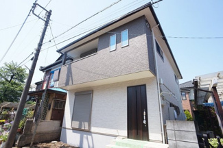 【外観】 | １－２階の居住空間をもつテラスハウスです。
