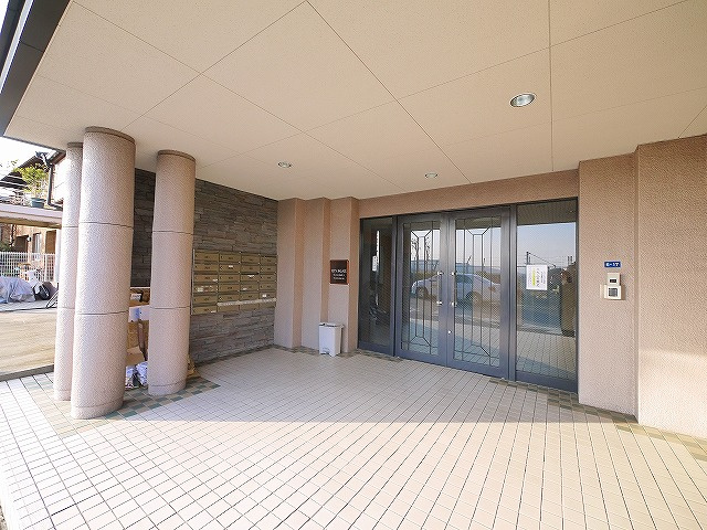 シティパレス学園前P-10のエントランス|清潔なエントランスです