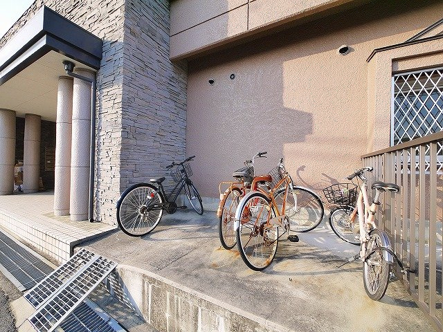 シティパレス学園前P-10のその他共用部分|自転車置き場