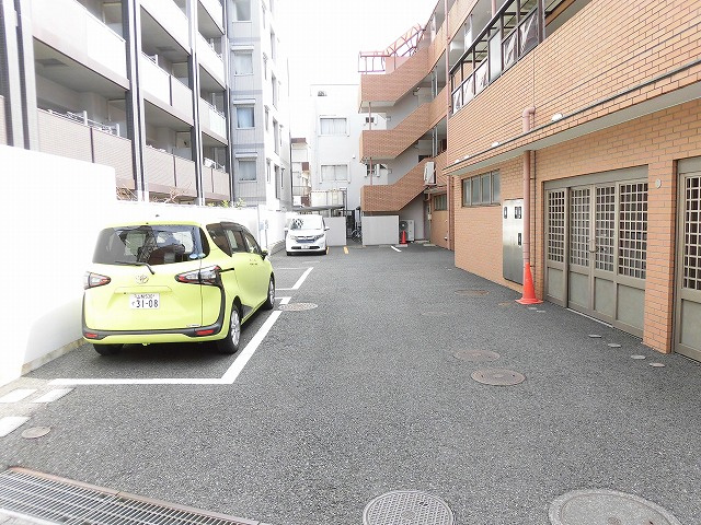 KKビルの駐車場