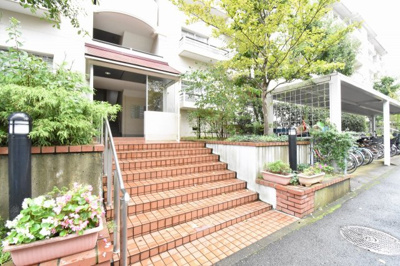 【エントランス】 | メゾンふじのき台１２－１０号棟 | 横浜市営地下鉄ブルーライン・グリーンライン「センター南」駅徒歩8分と好立地！