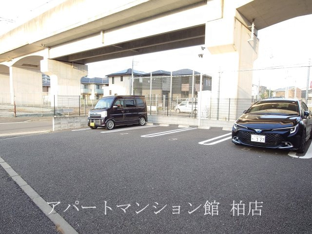 グラーティアの駐車場|※別号室参考写真です ※現況優先