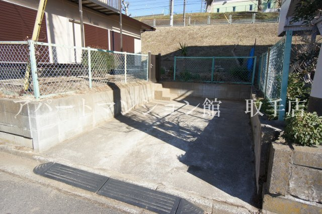 吉田邸の駐車場