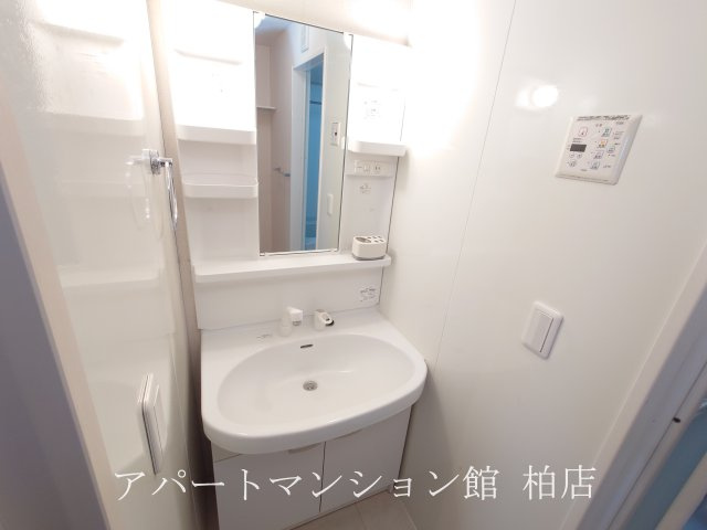アネーロ・チヨの独立洗面台