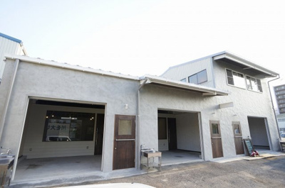 【外観】 | 職人’ｓ　OFFICE　戸田南町 | 元々１棟貸をしていた倉庫ですが、３つに区切ってそれぞれに部屋と倉庫にした物件です。
