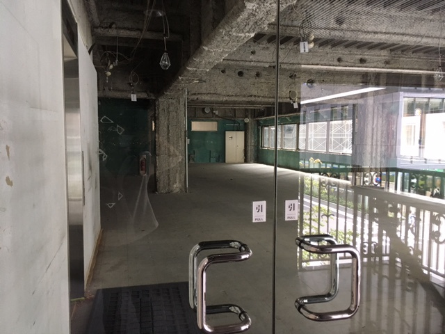 全国燃料会館のエントランス