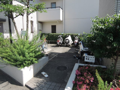 【その他共用部分】 | グリーンパーク高津久地 | バイク置場