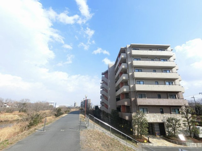 【周辺】 | クレストフォルム横浜鴨居弐番館 | 前面道路・鶴見川