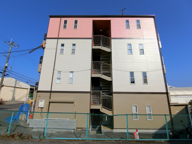 メゾンドソレイユ滝谷のエントランス