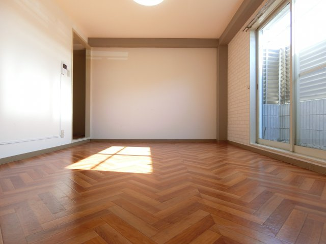 メゾンドソレイユ滝谷の居間・リビング