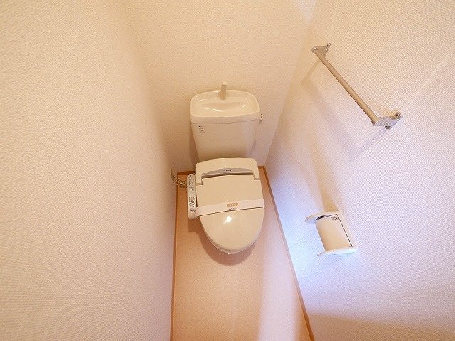 プレミール　クニミ　Ｃ棟のトイレ|清潔感のあるトイレです