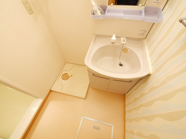 プレミール　クニミ　Ｃ棟の独立洗面台|独立洗面化粧台が付いています