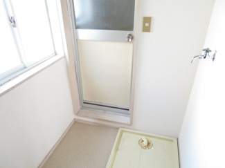 【設備】 | アレスト・イワゾ | 洗濯機置き場