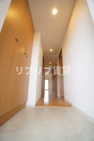 グランダジュール千葉みなとの玄関