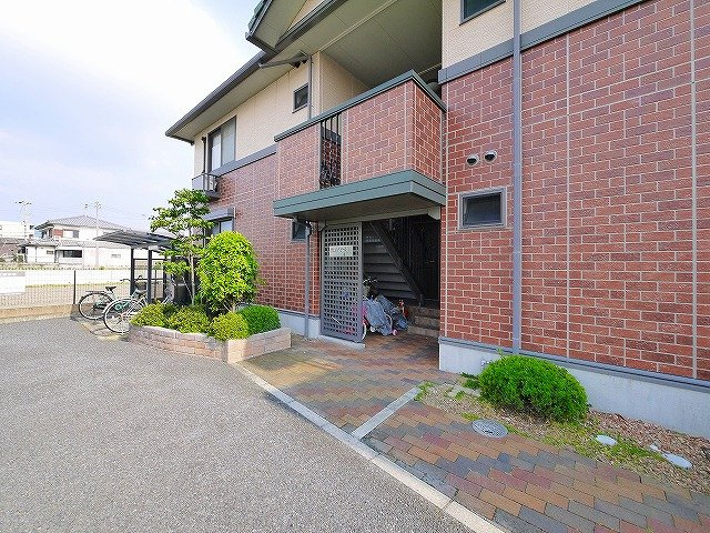 ヴェルドミール　Ｂ棟（法華寺町）のエントランス|出入りがしやすいエントランスです