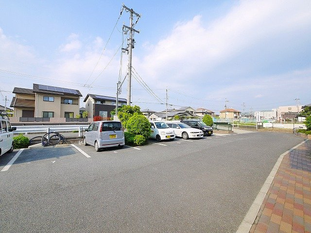 ヴェルドミール　Ｂ棟（法華寺町）の駐車場|ゆとりのあるカースペース