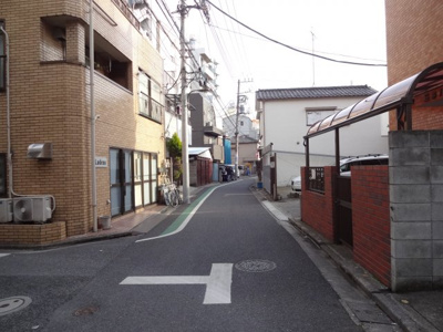 【周辺】 | 石井ハイツ | 石井ハイツ　物件前　尾竹橋通りから1本中に入った場所にあり、静かな環境！