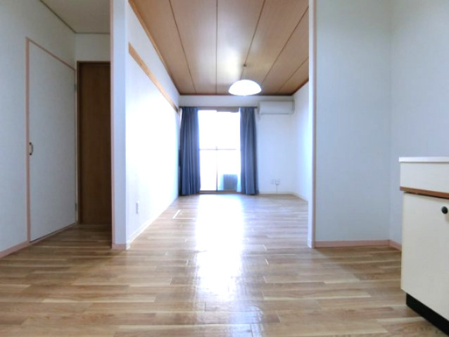 神愛ハイツの居間・リビング|同物件別部屋写真