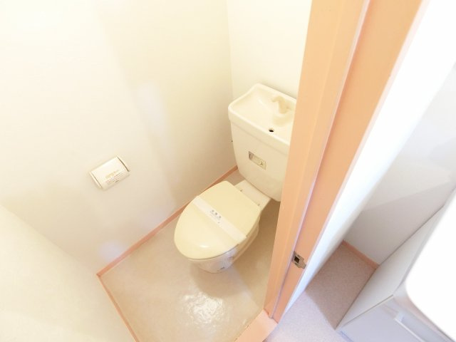 神愛ハイツのトイレ|同物件別部屋写真