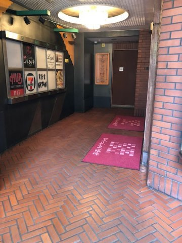 灯ビルのロビー