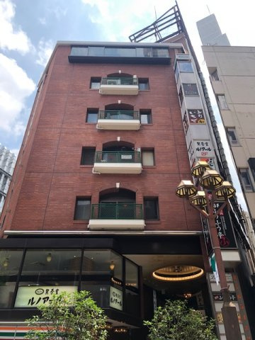 灯ビルの外観