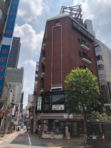 灯ビルの外観