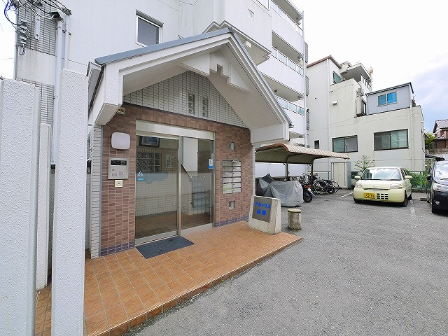 アネックス富雄の駐車場