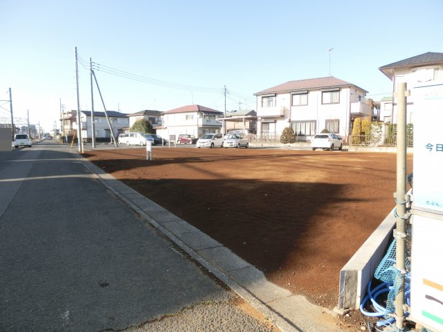 鴻巣市稲荷町の売地の前面道路含む現地写真