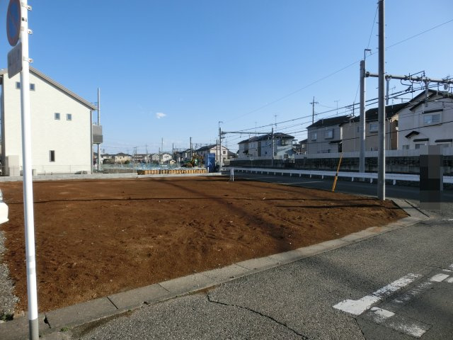鴻巣市稲荷町の売地の前面道路含む現地写真