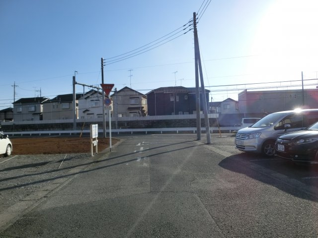 鴻巣市稲荷町の売地の前面道路含む現地写真