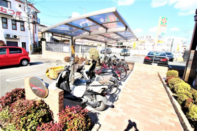 【その他共用部分】 | グレイスセゾン | 屋根付き駐輪場