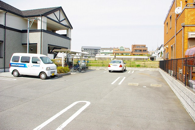 コンフォート　Ｊの駐車場|駐車場があります