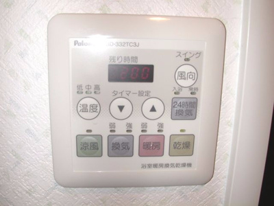 【設備】 | RENACE-RSK | 浴室乾燥機：浴室でワイシャツなどの洗濯物を乾かすことが可能です(^^♪