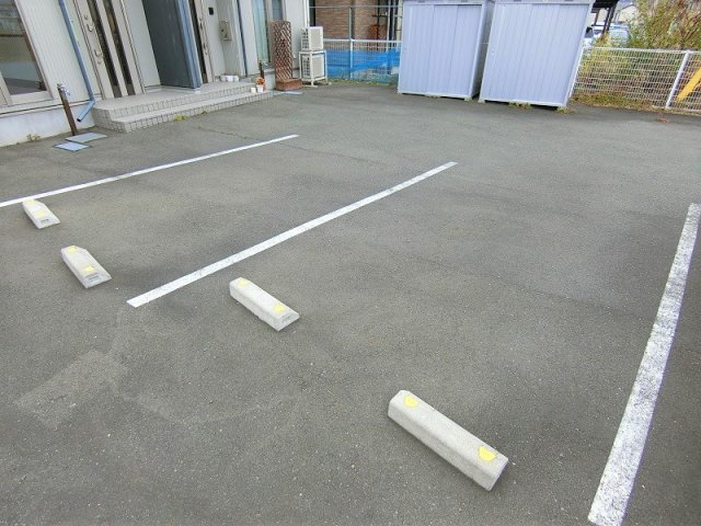 タウンハウスＳＡＩＫＡＷＡⅡの駐車場