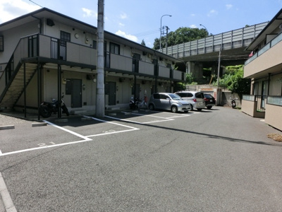 【駐車場】 | サンテラス峰沢Ｂ | サンテラス峰沢Ｂ　敷地内駐車場