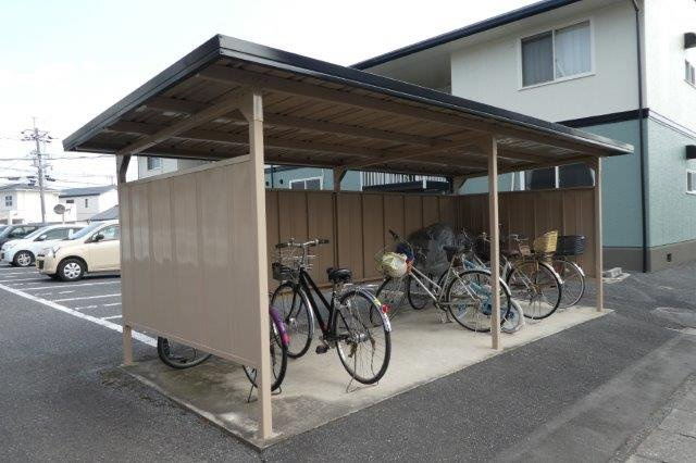 総社市小寺のアパートのその他共用部分|自転車置き場
