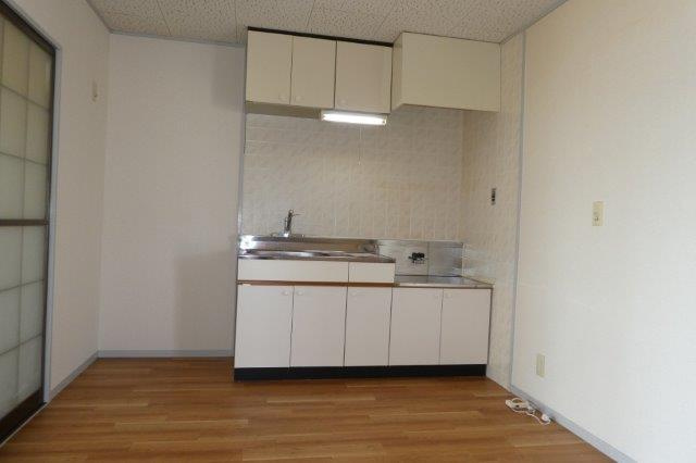 総社市小寺のアパートのキッチン