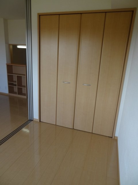 クレールレセンテ　Ｃ棟の収納
