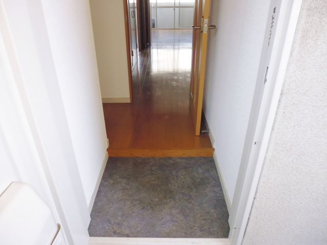YKビルの玄関