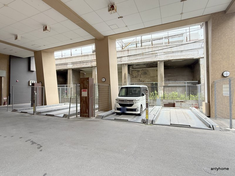 セレニテ中津　仲介手数料無料の駐車場
